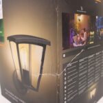 IZPĀRDOŠANA. Philips Hue Inara āra sienas lampa | E27 | 7 W | Silti balta | BOJĀTS IEPAKOJUMS